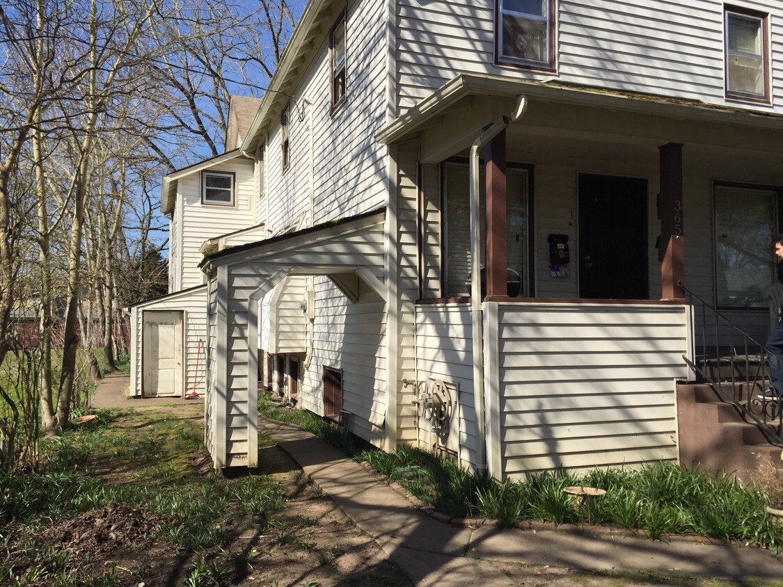 Building Photo - 365 16th St SE