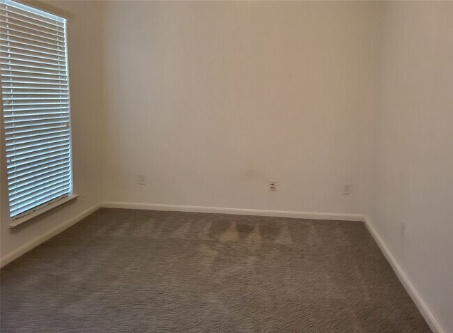Foto del edificio - 5114 Raven Forest Ln