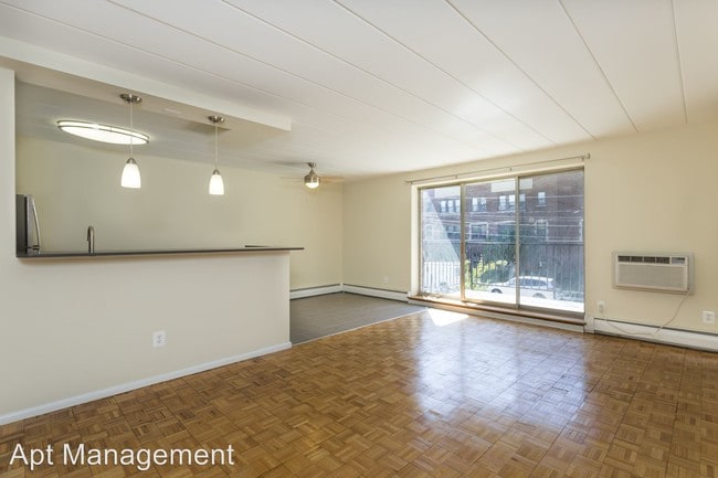 Building Photo - 115-115 Morton Ave