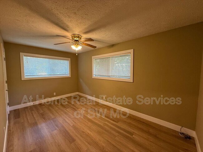 Foto del edificio - 2744 E Monroe Terrace