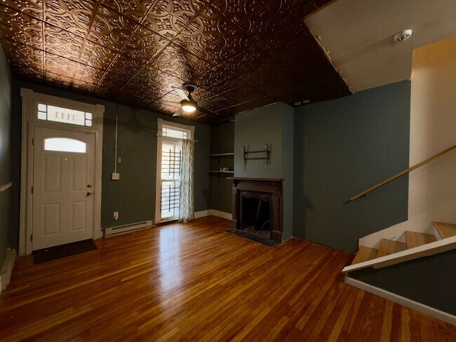 Building Photo - Charming 3Bed/2.5Bath Townhome with Modern...