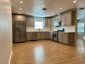 Building Photo - 424 Milton Dr