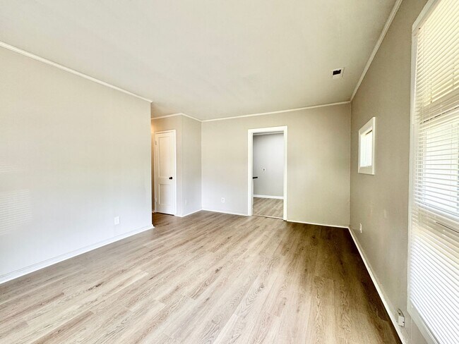 Building Photo - Cute 3 BR House Convenient to US-29 and We...