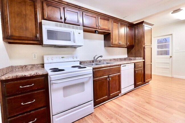 Foto del edificio - 408 Ridgecrest Ct