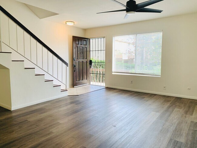 Building Photo - UPDATED 2 BEDROOM/1.5 BATH CONDO IN CHOLLA...