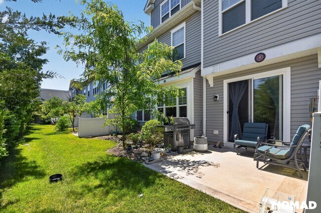 Foto del edificio - Spacious 3BR Condo in Highland Park
