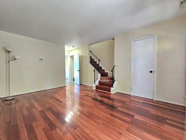Photo - 8561 Southlawn Ct House