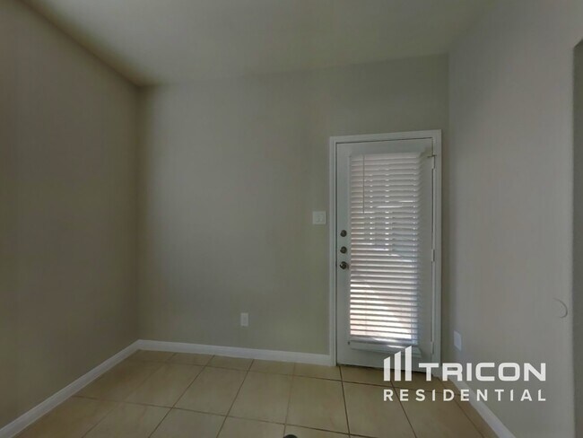 Building Photo - 7627 Daisy Port Ln