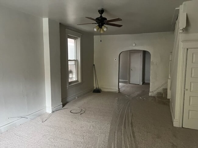 Building Photo - 5 Bedroom house harrisburg for rent 1,250 ...