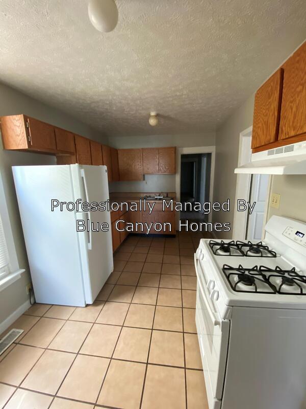 Building Photo - 2907 S 6th St