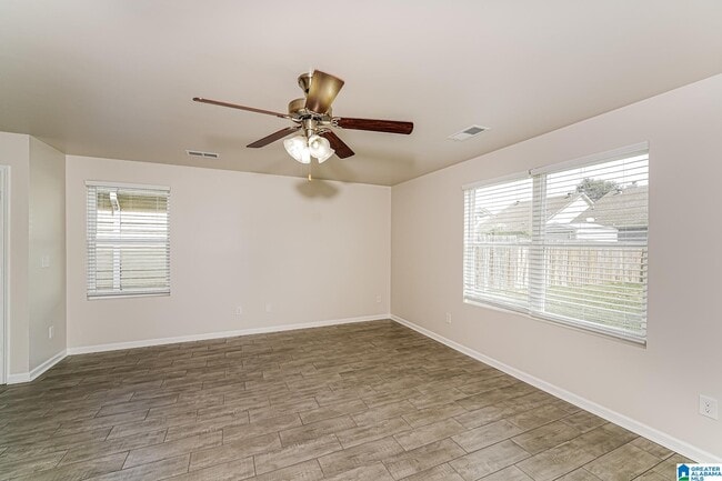 Building Photo - 855 Hawthorn Ln