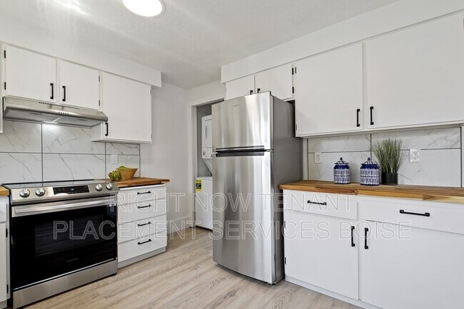 Building Photo - 918 N 32nd St