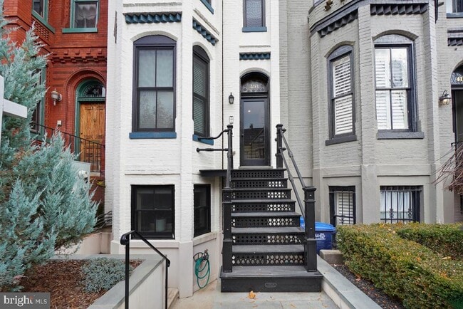 Building Photo - 416 A St SE