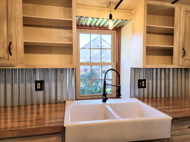 Foto del edificio - 303 Lauschtown Rd