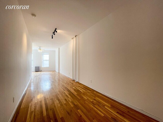 Foto del edificio - 180 Driggs Ave