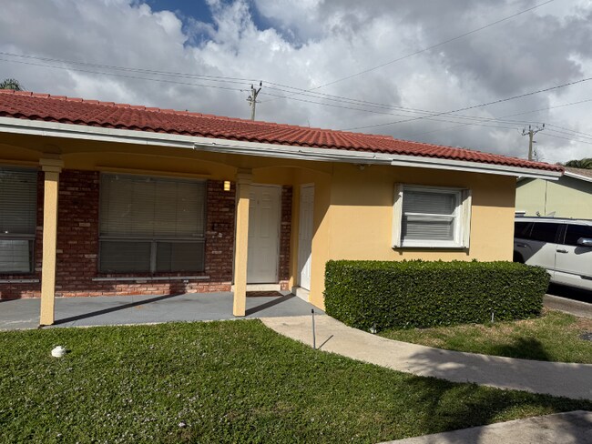 Foto del edificio - 2419 NE 2nd Ave