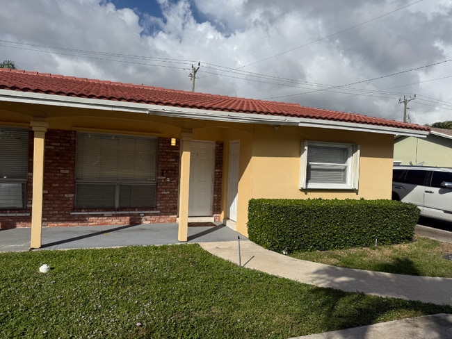 Building Photo - 2419 NE 2nd Ave