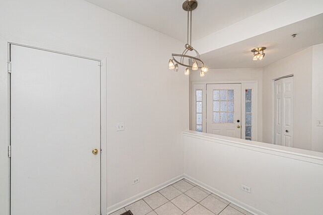 Building Photo - 1165 Cambria Ln S
