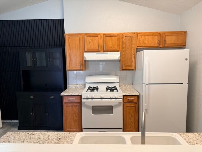 Photo - 4 Bedroom - 2 bath duplex located near campus and State Highway 9 House