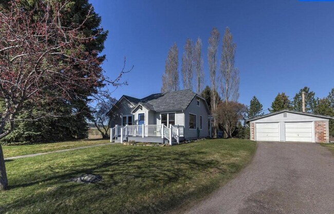 Building Photo - 1613 Hillcrest Dr
