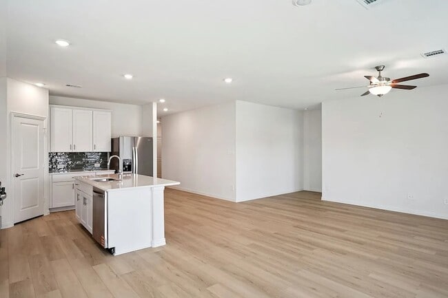 Building Photo - 704 Edgehurst Dr