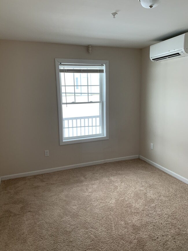 Building Photo - 26 Patriots Ln