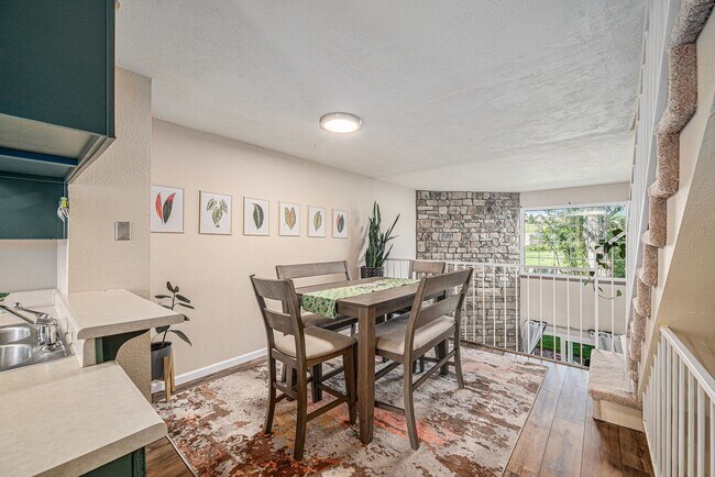 Foto del edificio - Aug 2025 - 2 Bedroom 1.5 Bathroom Townhome...