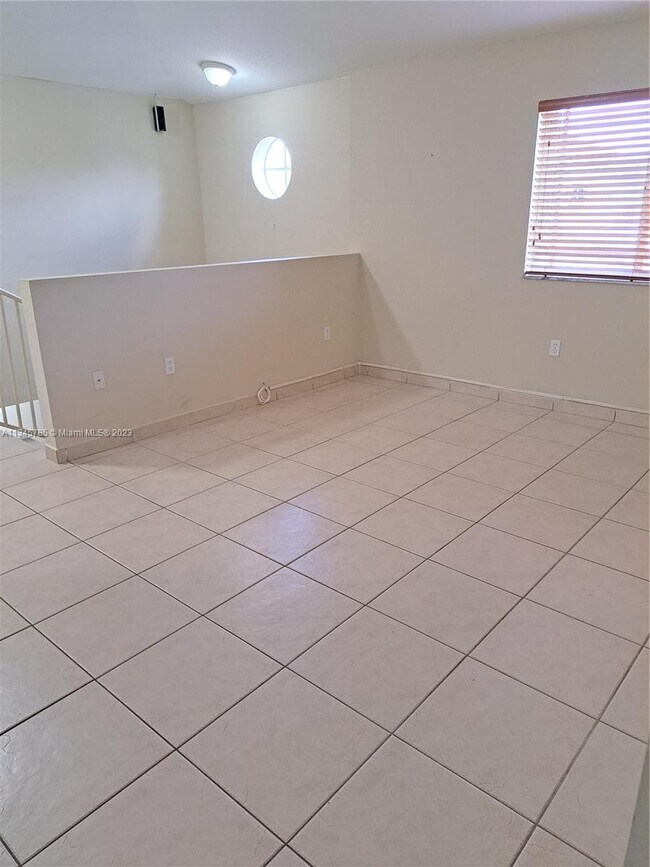Foto del edificio - 17318 NW 74th Ave