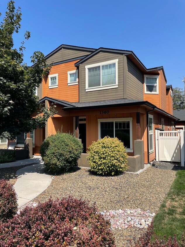 Front Exterior - 1360 S Division Ave