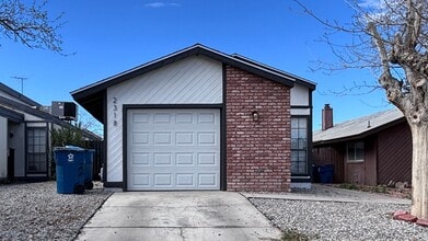 Building Photo - 2318 El Molino Cir