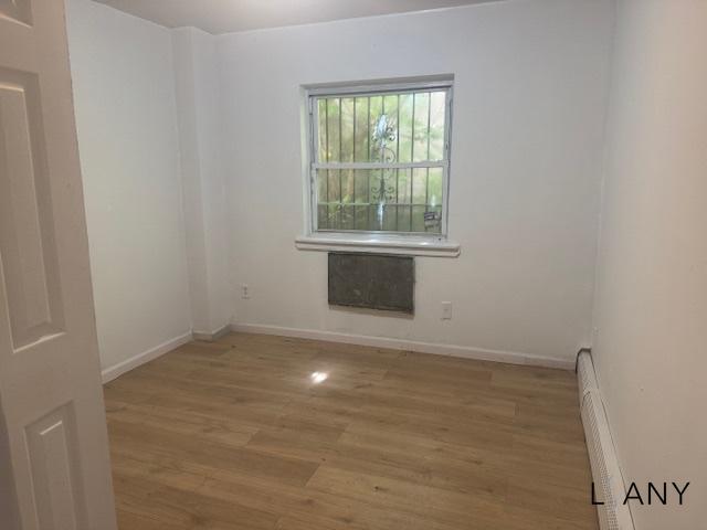 Foto del edificio - 3 bedroom in BRONX NY 10458