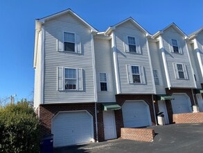 Building Photo - 7 Ivy Ct