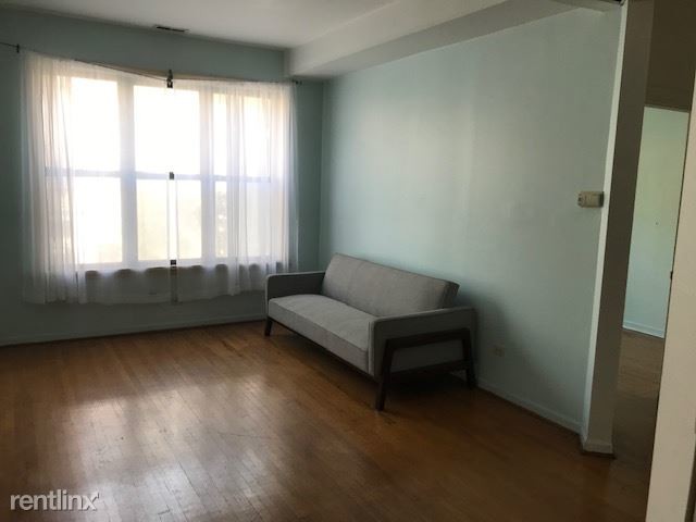 Building Photo - 1 br, 1 bath  - 903 W Belmont Ave 2F