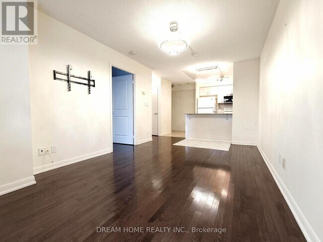 Building Photo - 5791 Yonge St