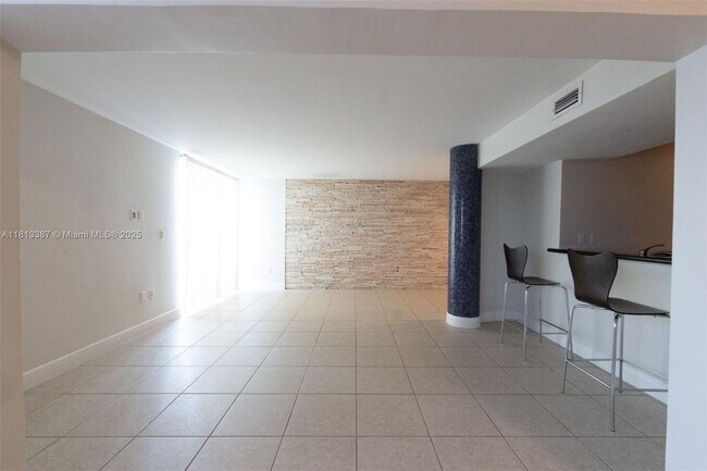 Foto del edificio - 2977 McFarlane Rd