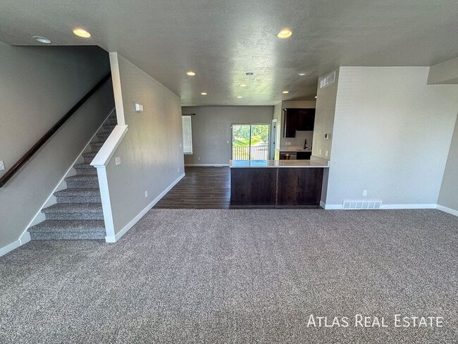 Building Photo - 2530 W Knights Ln