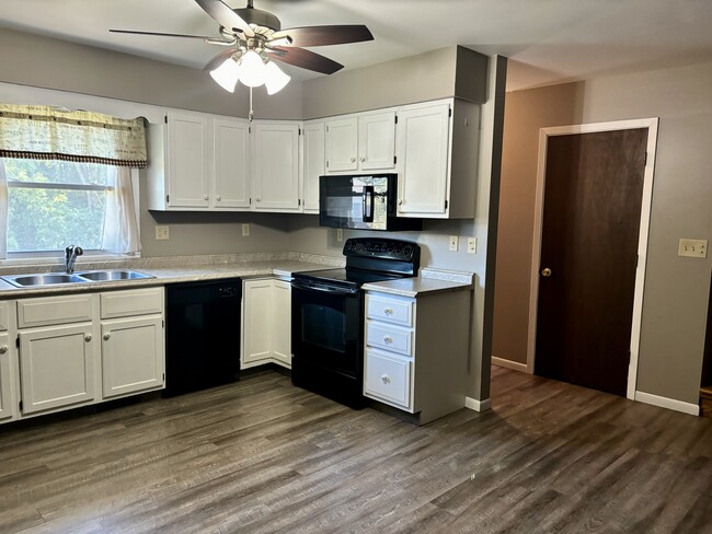 Foto del edificio - 550 Breezy Point Dr