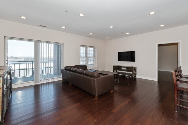 Building Photo - 5100 W 96th St