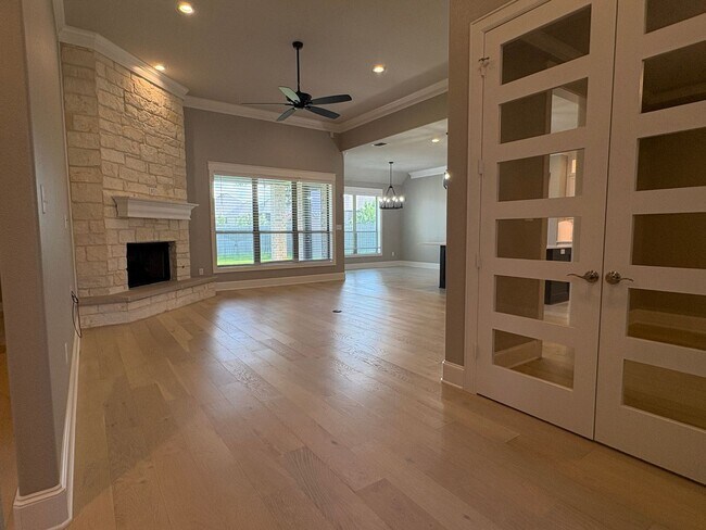Foto del edificio - Available Now! Gorgeous 4 Bedroom 3 Bath i...