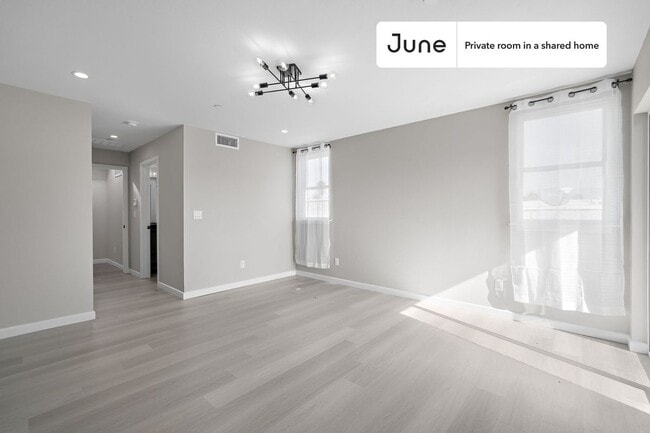 Building Photo - Room in Shared 5 bed/5 bath home