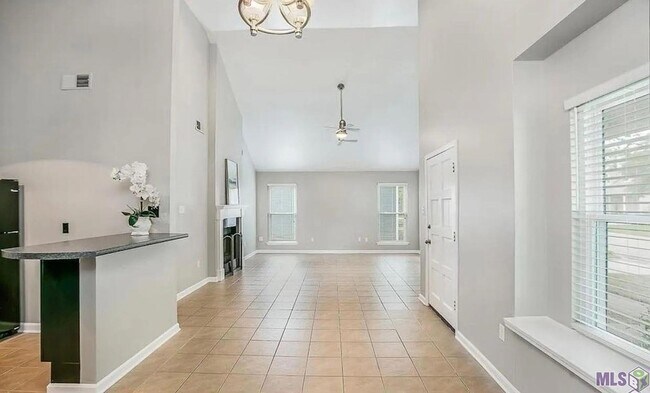 Foto del edificio - 745 Stoney Creek Ave