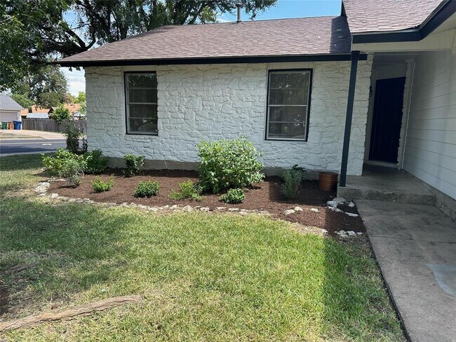 Foto del edificio - 3708 Alexandria Dr