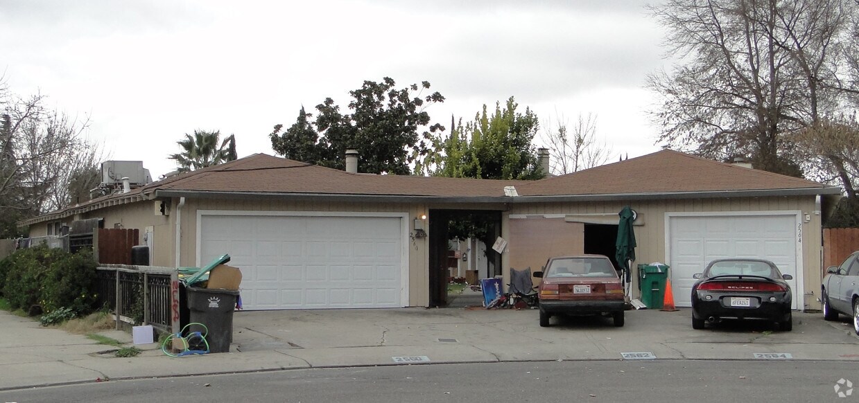 Building Photo - 2562 Antoine Ct