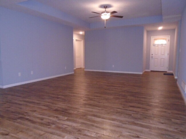 Foto del edificio - 114 Allen Hill Dr