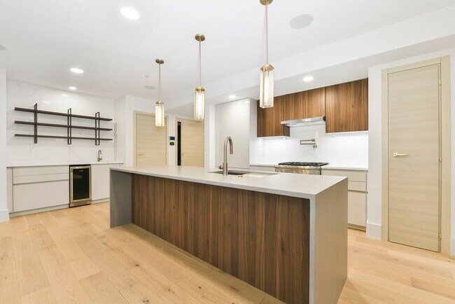 Foto del edificio - 880 E 6th St