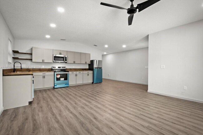 Foto del edificio - 1594 W 22nd St
