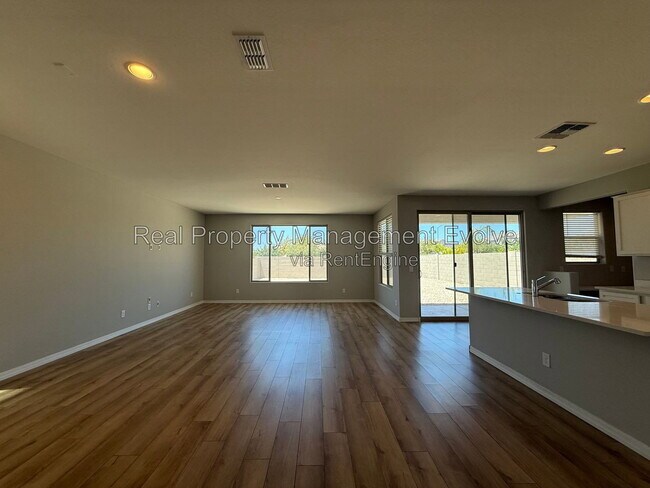 Foto del edificio - 5618 N 87th Dr
