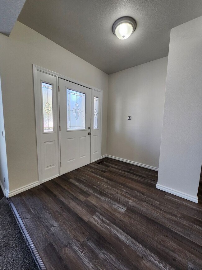 Building Photo - Beautiful Tri Level Home w/RV or Trailer P...