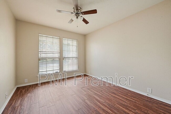 Building Photo - 8420 Silverbell Ln