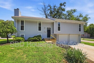 Building Photo - 512 NE Weathervane St